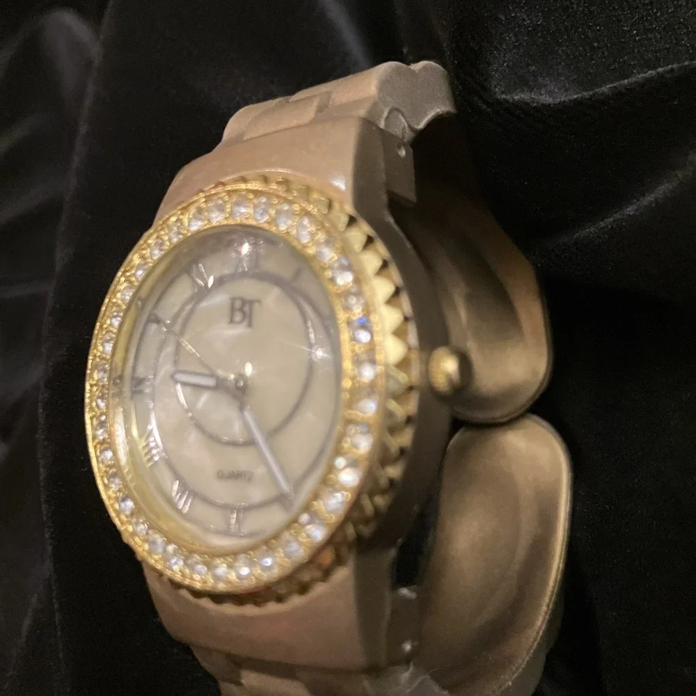 Bijoux Terner Womens Watch Mother of Pearl Face Gold Tone Crystal BT HR-805